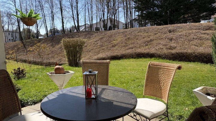 Sofort beziehbare 3,5-Zi-Whg mit Stellplatz und Terrasse