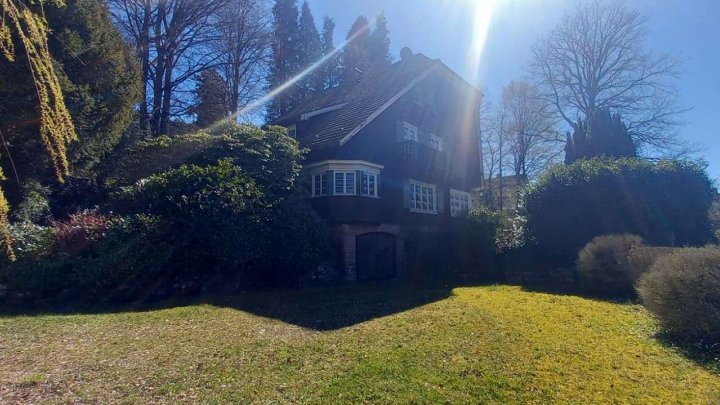 Historisches Juwel auf großem Grund in bester Lage