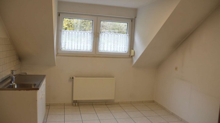 Schöne Wohnung in Aussichtslage mit Balkon und Garage zu verkaufen *Poeten wohnen im Dachgeschoß!*