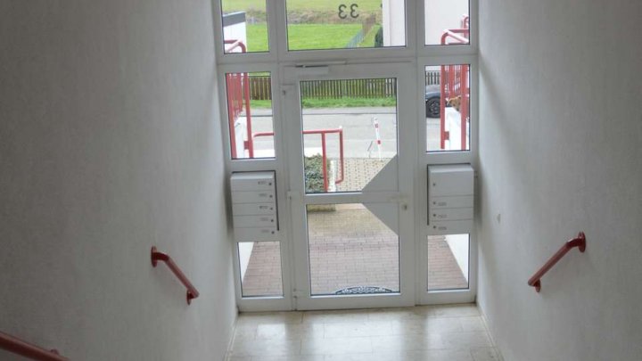 Schöne Wohnung in Aussichtslage mit Balkon und Garage zu verkaufen *Poeten wohnen im Dachgeschoß!*