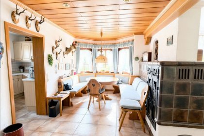 Esszimmer KI generiert