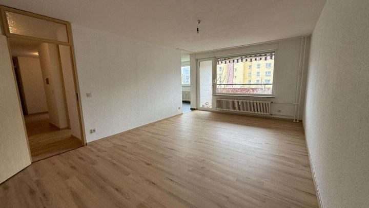 Schöne neu renovierte 3 Zimmer Eigentumswohnung
