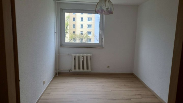 Schöne neu renovierte 3 Zimmer Eigentumswohnung