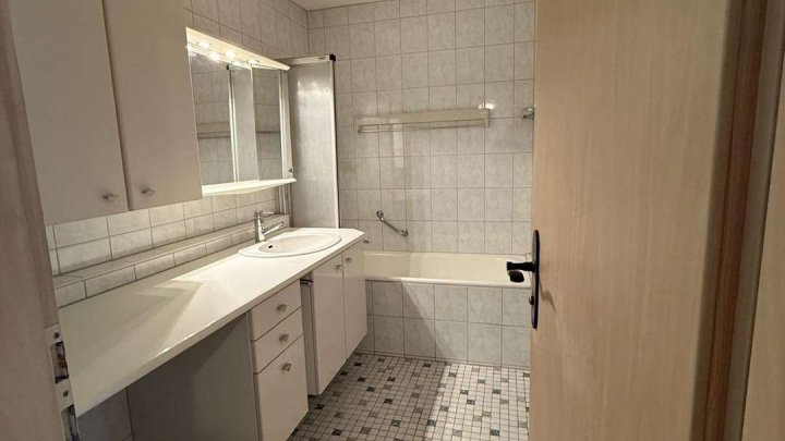 Schöne neu renovierte 3 Zimmer Eigentumswohnung