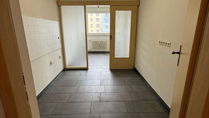 Schöne neu renovierte 3 Zimmer Eigentumswohnung
