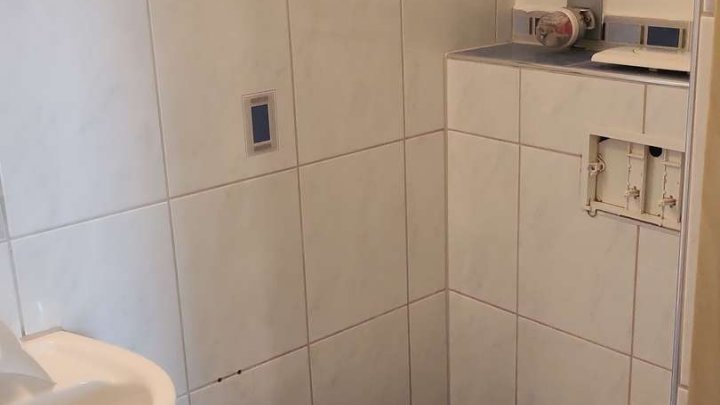 Schöne neu renovierte 3 Zimmer Eigentumswohnung