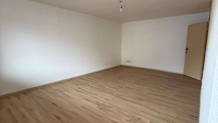 Schöne neu renovierte 3 Zimmer Eigentumswohnung